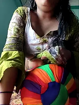 Snapshot of Beauty-3 chatting on July 2, 2026, 8:42 am Beauty-3 online show from July 2, 2026, 8:42 am