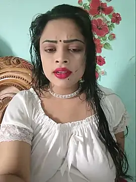 Snapshot of Beauty-3 chatting on July 21, 2026, 8:04 am Beauty-3 online show from July 21, 2026, 8:04 am