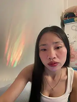 MIABCDZ online show from May 19, 2026, 2:18 am