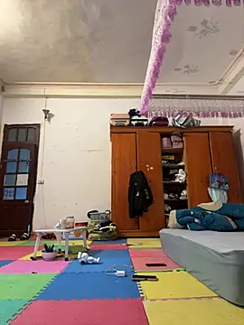 MIABCDZ online show from July 7, 2026, 6:38 am