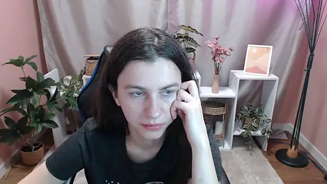 MistyBree online show from May 7, 2026, 8:17 am