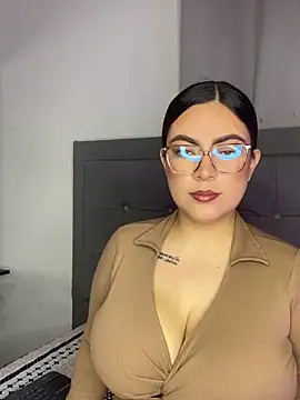 Snapshot of Kiara_noirr chatting on March 11, 2026, 11:37 am Kiara noirr online show from March 11, 2026, 11:37 am