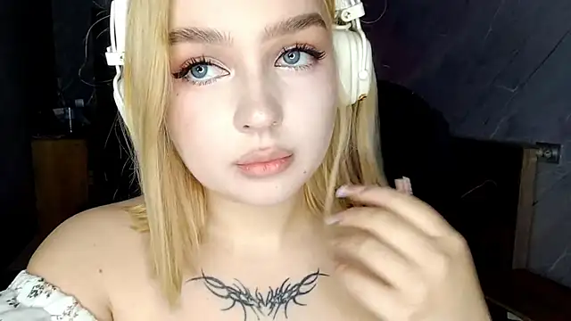 Snapshot of OkHaven chatting on February 28, 2026, 4:17 pm OkHaven online show from February 28, 2026, 4:17 pm