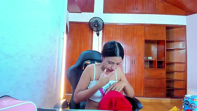 Snapshot of lizzie_skinny chatting on July 6, 2026, 6:54 pm lizzie skinny online show from July 6, 2026, 6:54 pm
