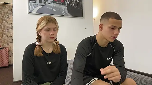 mirel couple online show from April 29, 2026, 10:08 am