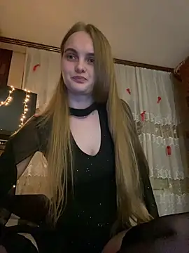 LunaVey online show from May 26, 2026, 6:28 pm