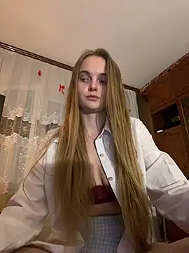 LunaVey online show from August 5, 2026, 6:13 pm