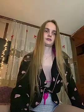 LunaVey online show from June 17, 2026, 6:40 pm