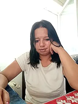 roxana e43 online show from June 14, 2026, 4:19 pm