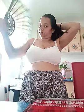 roxana e43 online show from June 25, 2026, 3:50 pm