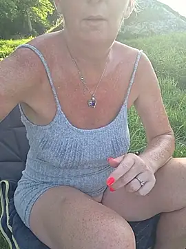 Snapshot of lescoquinsdu40 chatting on June 24, 2026, 5:44 pm lescoquinsdu40 online show from June 24, 2026, 5:44 pm