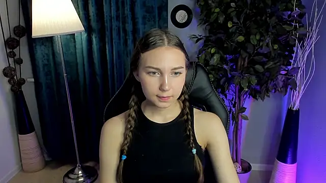 OliviaLang online show from March 10, 2026, 11:58 am