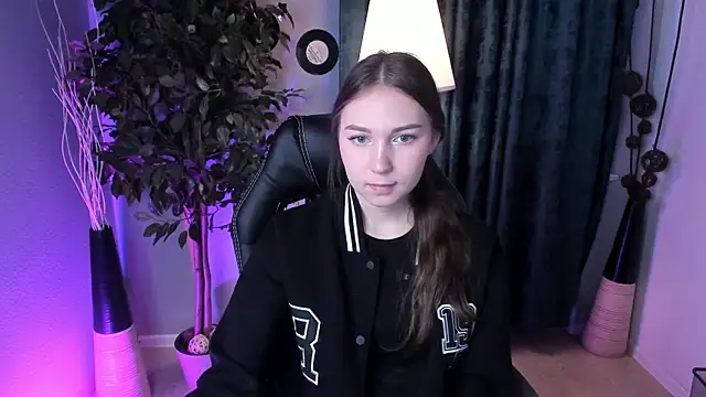 OliviaLang online show from March 6, 2026, 11:38 am