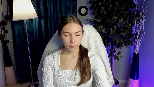 OliviaLang online show from March 9, 2026, 11:03 am