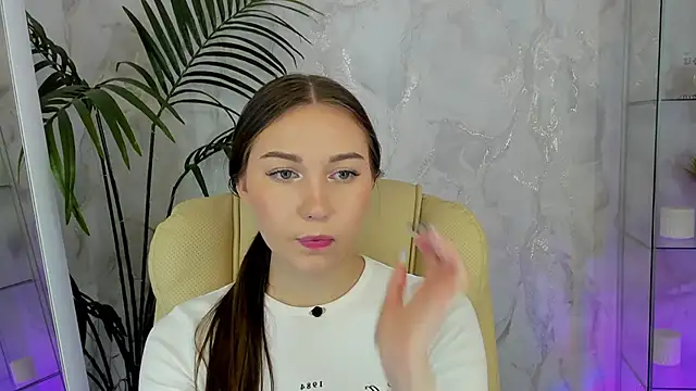 OliviaLang online show from March 4, 2026, 11:07 am