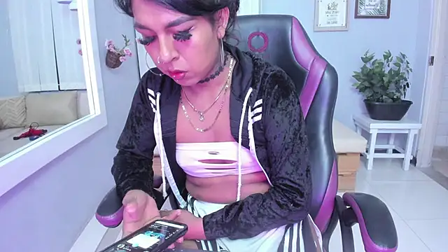 Snapshot of Nahomy_Collins_ chatting on May 25, 2026, 8:07 pm Nahomy Collins online show from May 25, 2026, 8:07 pm