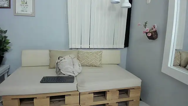 Snapshot of Nahomy_Collins_ chatting on May 11, 2026, 7:44 pm Nahomy Collins online show from May 11, 2026, 7:44 pm