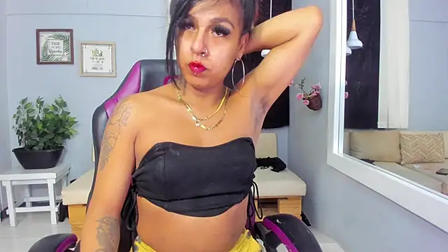 Snapshot of Nahomy_Collins_ chatting on May 6, 2026, 8:46 pm Nahomy Collins online show from May 6, 2026, 8:46 pm