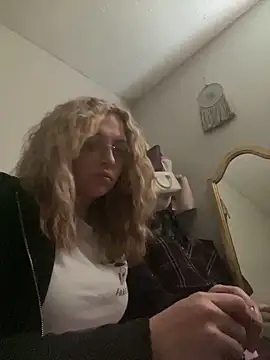 Snapshot of imkhloe chatting on March 16, 2026, 5:48 pm imkhloe online show from March 16, 2026, 5:48 pm