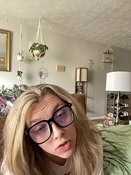 Snapshot of imkhloe chatting on March 9, 2026, 6:55 pm imkhloe online show from March 9, 2026, 6:55 pm