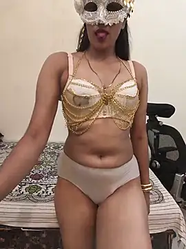 Snapshot of Glow_Queen chatting on July 31, 2026, 6:27 pm Glow Queen online show from July 31, 2026, 6:27 pm