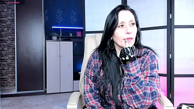 Lucky Milf online show from April 10, 2026, 7:04 am