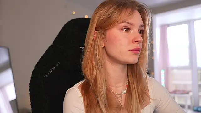 Snapshot of cyberl0ve_ chatting on March 10, 2026, 9:24 am cyberl0ve online show from March 10, 2026, 9:24 am