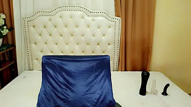 Snapshot of Seductive_sophie chatting on August 3, 2026, 8:22 am Seductive sophie online show from August 3, 2026, 8:22 am