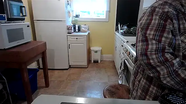 Snapshot of smalltowntrouble chatting on April 13, 2026, 1:04 pm smalltowntrouble online show from April 13, 2026, 1:04 pm