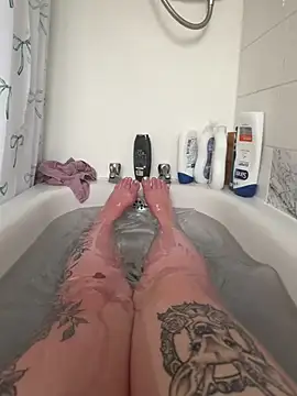 BeeMay22 online show from April 26, 2026, 6:27 pm