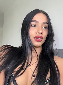 Snapshot of Bella_Smithe chatting on May 27, 2026, 4:03 pm Bella Smithe online show from May 27, 2026, 4:03 pm