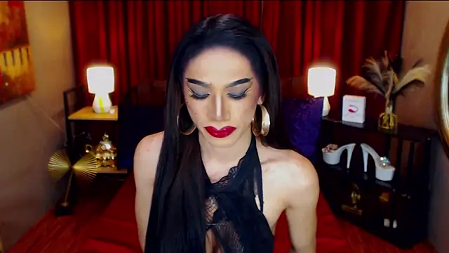 KieraLee online show from May 15, 2026, 5:05 am