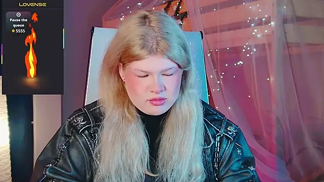 LilithNlsn online show from April 19, 2026, 3:51 am