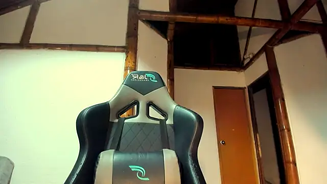 Snapshot of santi_young_twink chatting on March 3, 2026, 5:03 am santi young twink online show from March 3, 2026, 5:03 am