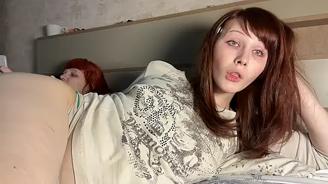 Snapshot of AlexaGudz chatting on August 4, 2026, 4:22 pm AlexaGudz online show from August 4, 2026, 4:22 pm