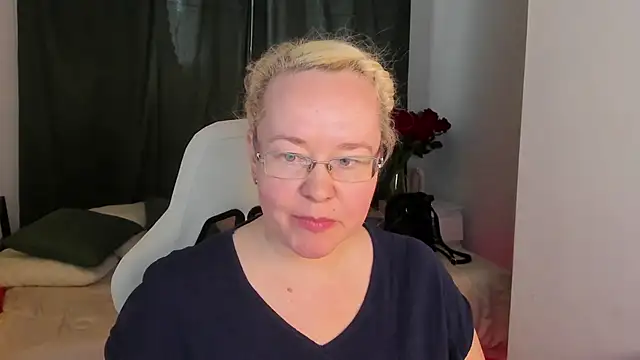 ViolaSmithh online show from April 24, 2026, 8:49 am