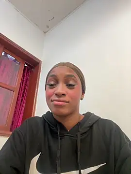 LiaTrainor online show from March 12, 2026, 12:42 pm