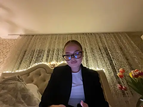 Maria Smitt online show from March 10, 2026, 5:17 pm