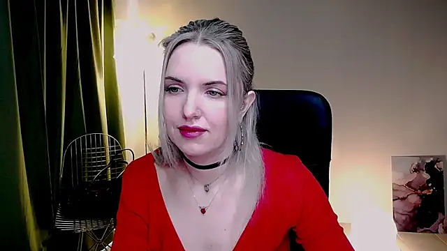 Snapshot of AliceSmite chatting on April 7, 2026, 10:39 am AliceSmite online show from April 7, 2026, 10:39 am