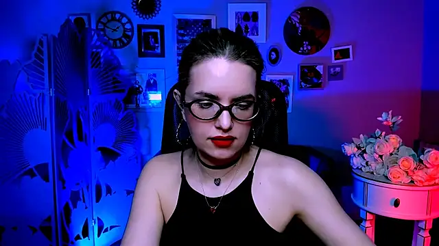 Snapshot of AliceSmite chatting on April 23, 2026, 8:54 am AliceSmite online show from April 23, 2026, 8:54 am