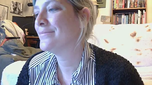 Snapshot of MistyMountains96 chatting on March 17, 2026, 4:04 am MistyMountains96 online show from March 17, 2026, 4:04 am