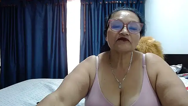  BellaNocturna online show from July 28, 2026, 7:15 pm