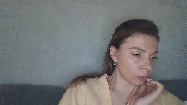 Luna2547 online show from April 7, 2026, 5:48 pm