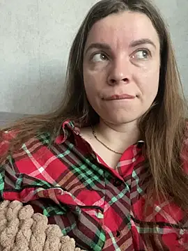 Luna2547 online show from April 7, 2026, 4:14 am