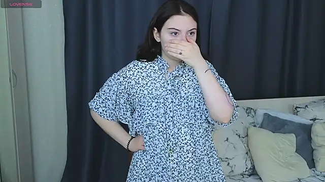 BreannaBuczak online show from April 22, 2026, 2:07 am