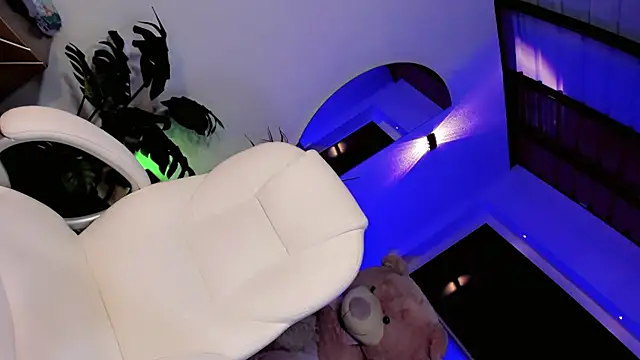 Valentiina Foxx online show from April 12, 2026, 11:13 am