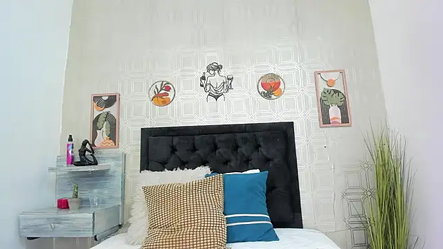 catalina bigboobs23 online show from March 6, 2026, 12:00 pm