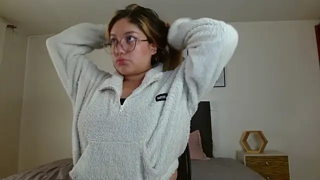 samanthachop online show from June 3, 2026, 1:34 pm