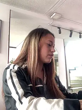 Baby Pink Love online show from April 21, 2026, 3:07 pm