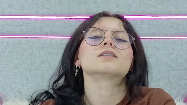 Naomimolie online show from July 24, 2026, 12:34 pm
